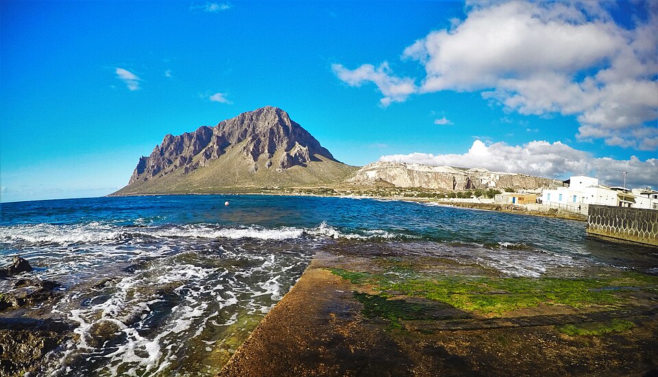 Monte Cofano visto dal borgo
