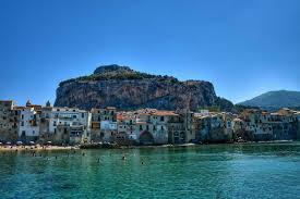 Le case sul mare del centro storico