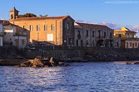 Il lungomare di Torre Archirafi